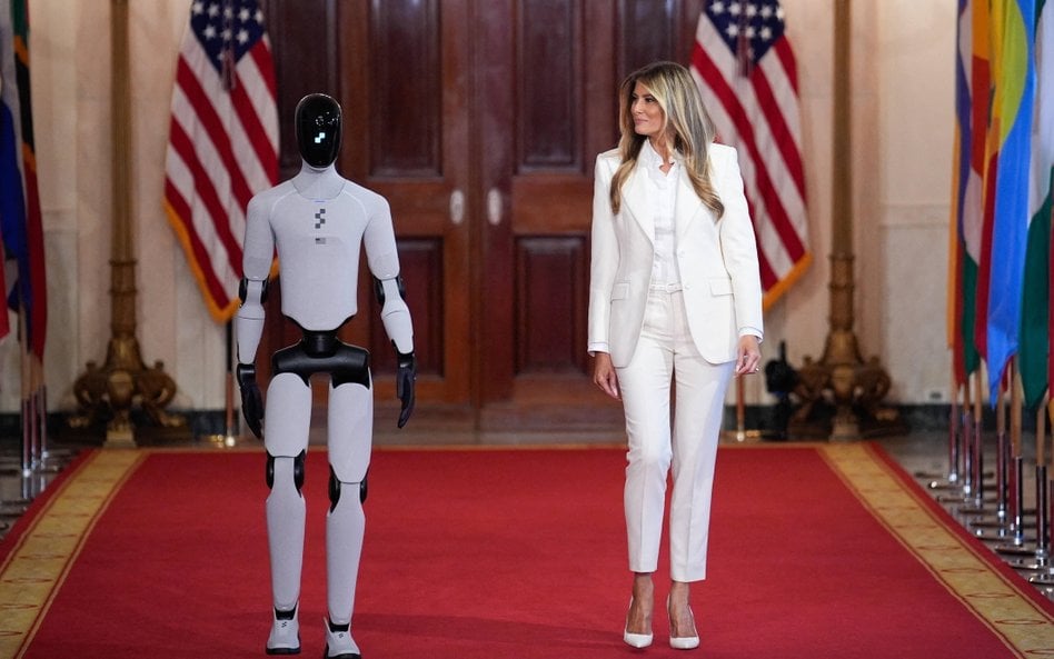 Pierwsza dama USA Melania Trump w towarzystwie robota na szczycie koalicji „Fostering the Future Tog