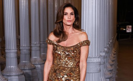 Choć Cindy Crawford w 2000 r., zakończyła pełnoetatową karierę modelki, pozostała aktywna: stworzyła