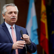 Koronawirus. Prezydent Argentyny oskarżony o złamanie własnych zakazów