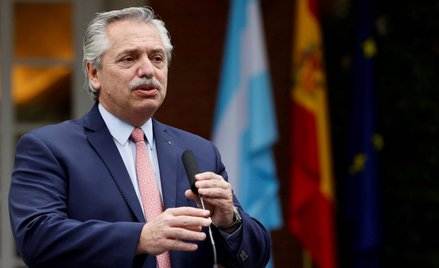 Koronawirus. Prezydent Argentyny oskarżony o złamanie własnych zakazów