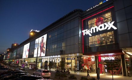 Klienci częściej obserwują w mediach społecznościowych konkretne marki. To pokazuje drogę dla właści