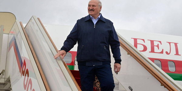Z Aleksandrem Łukaszenką do 2025 roku. Dopuści do głosu kieszonkową opozycję?