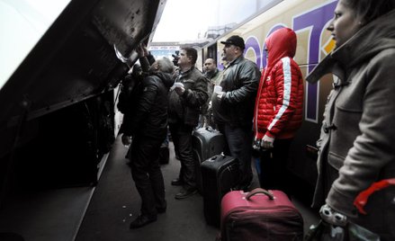 Na zwiedzanie, do pracy czy po zasiłki? Bułgarzy wsiadają w Sofii do autokaru jadącego przez Niemcy,