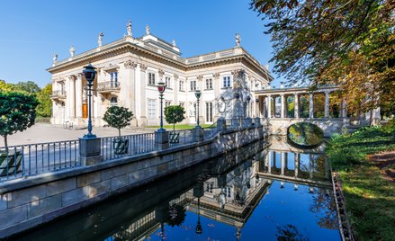 Łazienki Królewskie w Warszawie. Członkowie klubu otrzymują roczny abonament na wstęp do muzeum, któ