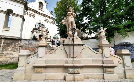 Odnowione schody kościoła św. Antoniego we Lwowie