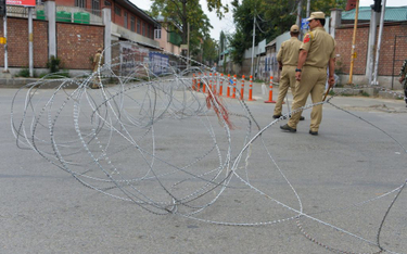 Indie: Aresztowania polityków w Kaszmirze. Barykady w stolicy