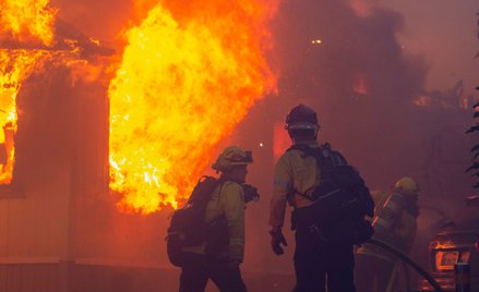 Ogień może rozprzestrzeniać się w Los Angeles przez kilka dni