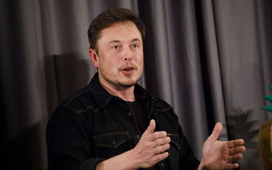 Tesla traci przez Muska tweety