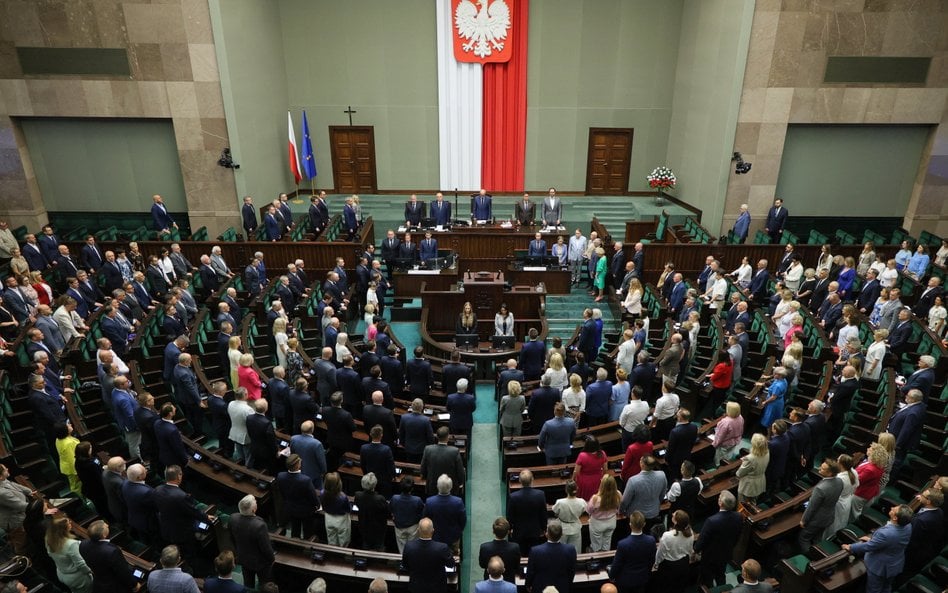 Sondaż: Kto stworzy większość w Sejmie? Decydujące mogą być Konfederacje