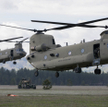 Ciężkie śmigłowce transportowe Boeing CH-47F Chinook lotnictwa amerykańskich wojsk lądowych. Fot./US