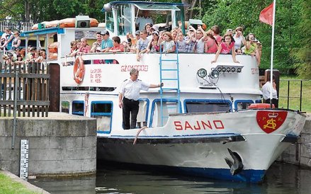 Z Augustowa można się wybrać na kilkugodzinny rejs statkiem, obejmujący m.in. śluzowanie. Fot. Jadwi
