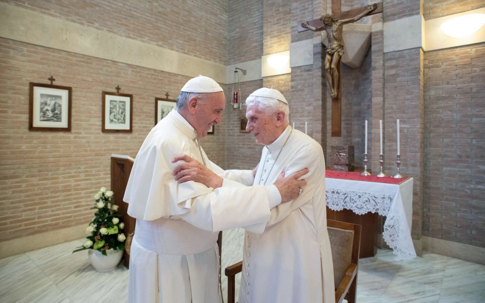 Papież Franciszek i papież emeryt Benedykt XVI