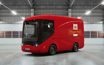 Brytyjski pojazd elektryczny w sierpniu 2017 r. trafił do Royal Mail. Firma kupiła dziewięć aut zapr