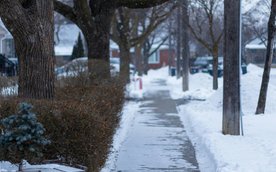Radna postuluje radykalną zmianę i przejęcie przez miasto całościowej opieki nad wszystkimi chodnika