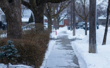 Radna postuluje radykalną zmianę i przejęcie przez miasto całościowej opieki nad wszystkimi chodnika