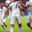 Chilijska radość. Strzelec gola Eduardo Vargas w objęciach Arturo Vidala
