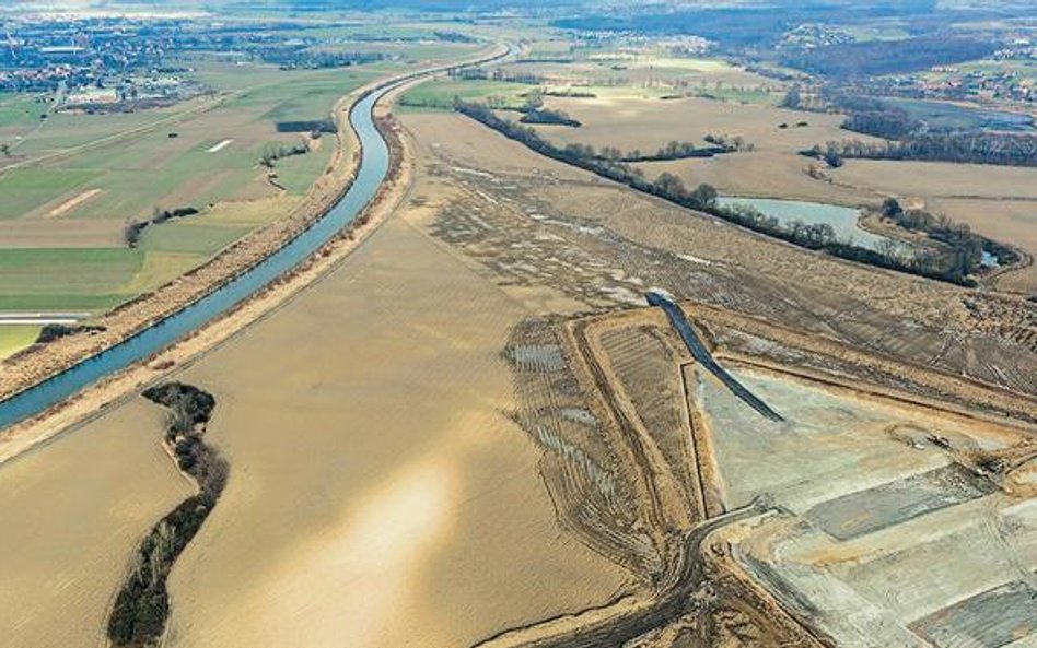 Zbiornik przeciwpowodziowy Racibórz Dolny na Odrze powstaje kosztem 1,4 mld złotych przy współudzial