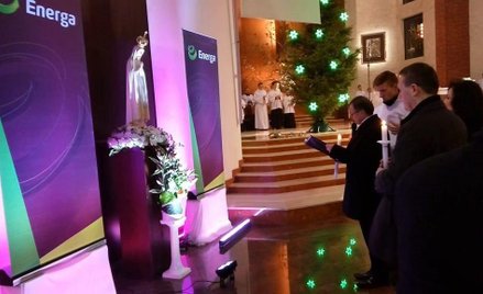 Podczas nabożeństwa kościół był udekorowany w barwach energetycznej spółki