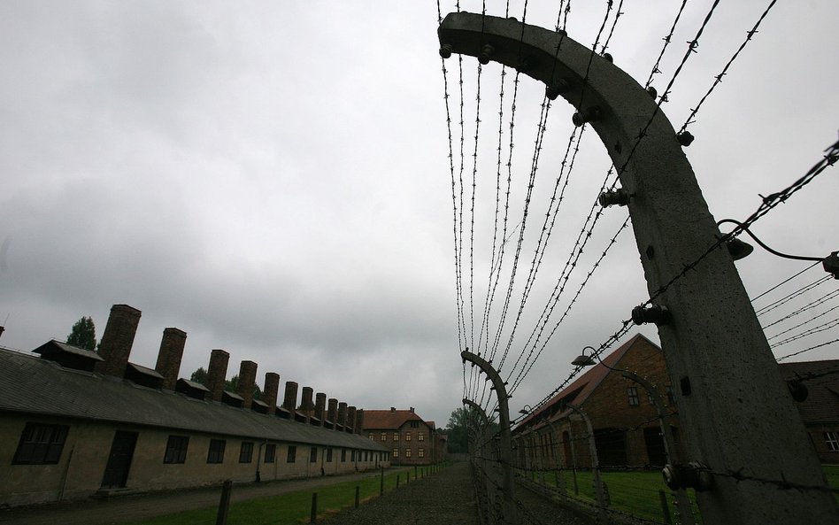 Auschwitz-Birkenau pokazany na gali wrestlingu. Auschwitz Memorial Museum reaguje