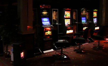 Raport o nielegalnej branży hazardowej: monopol państwa na automaty się nie sprawdza