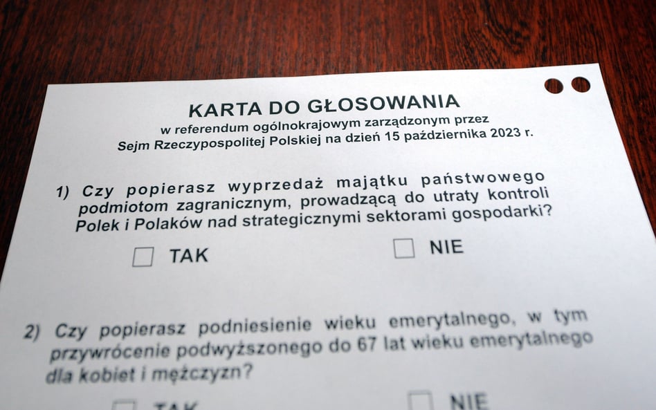 PKW podała dane o frekwencji w referendum. Na zdjęciu: karta do głosowania w referendum ogólnokrajow