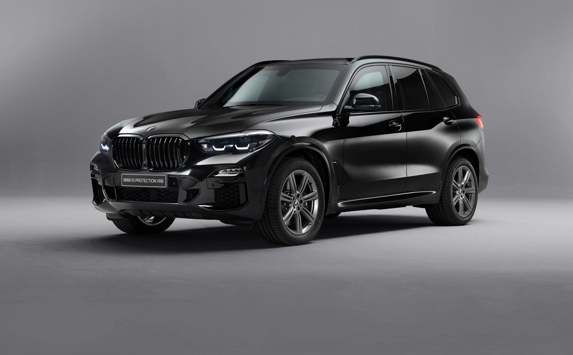 „America First”? Szef FBI zamienia Chevroleta na BMW