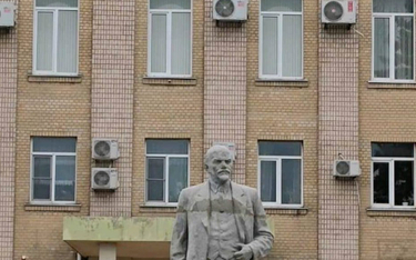 Rosjanie przywrócili pomnik Lenina w okupowanym mieście w pobliżu Krymu