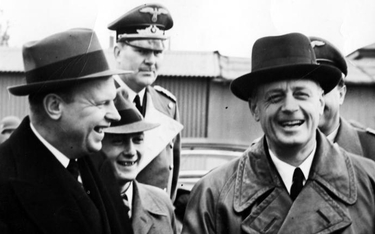Berlin, wrzesień 1939. Minister spraw zagranicznych Rzeszy Joachim von Ribbentrop (z prawej) z ambas