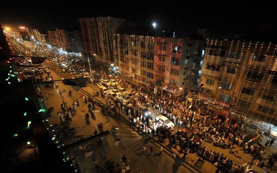 Na ulicach Karaczi oczekiwanie na wyniki wyborów