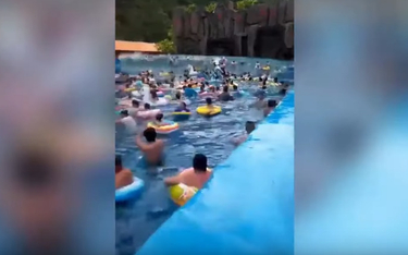 Chiny: Wypadek w parku wodnym. Niekontrolowana fala w "Basenie Tsunami"