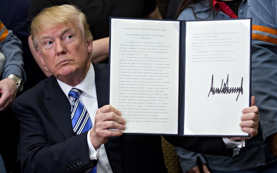 Trump uderza cłami