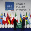 Przygotowania do oficjalnej fotografii przywódców państw G20 na szczycie we Włoszech