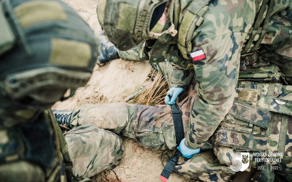 W polskiej armii żołnierz, który nie jest na etacie ratownika czy sanitariusza, ma tylko fragmentary