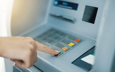NBP: Mniej bankomatów w Polsce, ale wypłacamy więcej