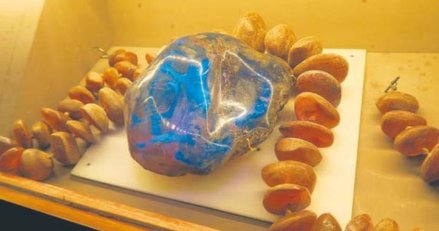 Niebieski bursztyn jest niezwykle rzadkim minerałem, który można spotkać tylko w Republice Dominikan