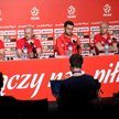 Od lewej: rzecznik PZPN Jakub Kwiatkowski, trener asystent, szef banku informacji piłkarskiej reprez