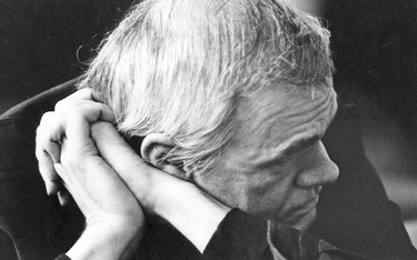 Milan Kundera od 35 lat nie udziela wywiadów, nie pojawia się publicznie. Infomacji o własnej śmierc
