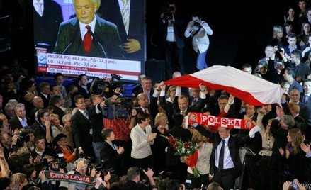 Według bukmacherów najbardziej prawdopodobne jest zwycięstwo PO. Dlatego stawiając na nie, można naj