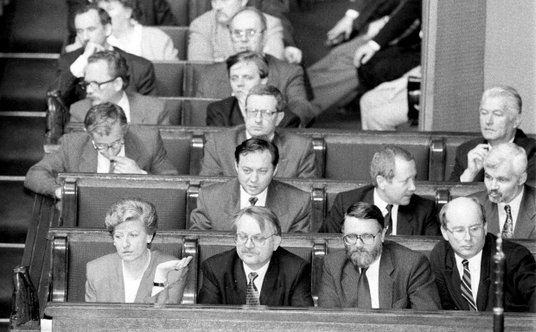 Sejm, &#x142;awy rz&#x105;dowe: m.in. premier Hanna Suchocka, wicepremier Henryk Goryszewski, Pawe&#