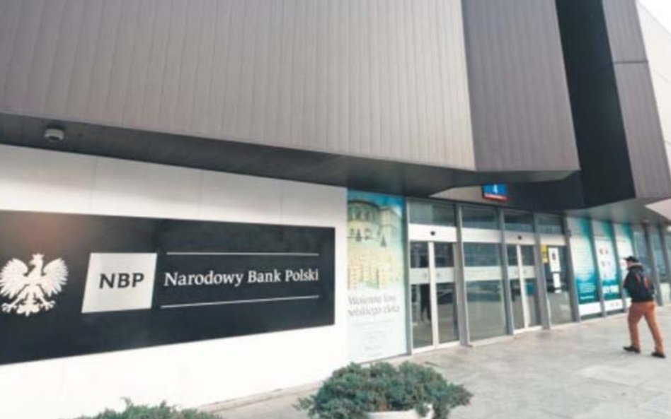 Z listu NBP do banków wynika, że bank centralny może użyć rezerw walutowych, jeśli ryzyko kredytów f