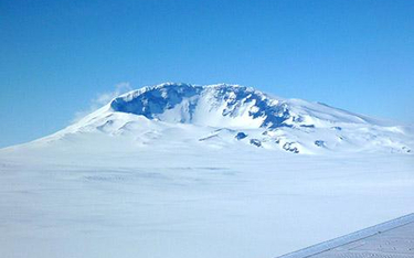 Mount Sidley pokryty wiecznym lodem skrywa aktywny wulkan; źródło news.wustl.edu