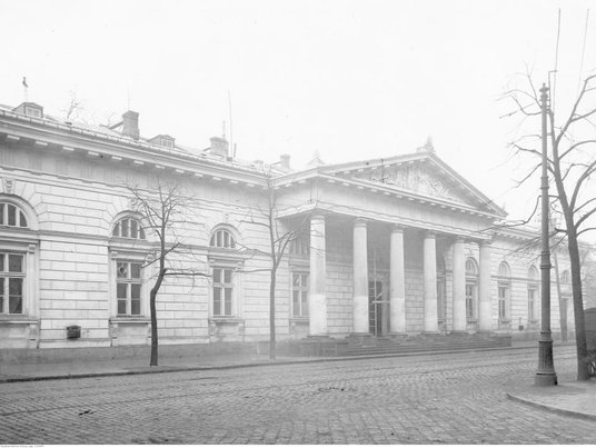 1866 r. Powstaje giełda zbożowo- -towarowa we Lwowie. 1872 r. Giełda pieniężna oddzieliła się od tow