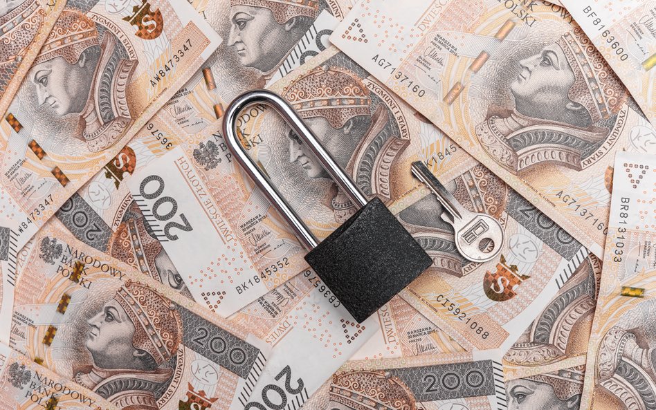 Fiskus otrzyma groźną broń do ścigania podatników. Dłuższa blokada rachunków