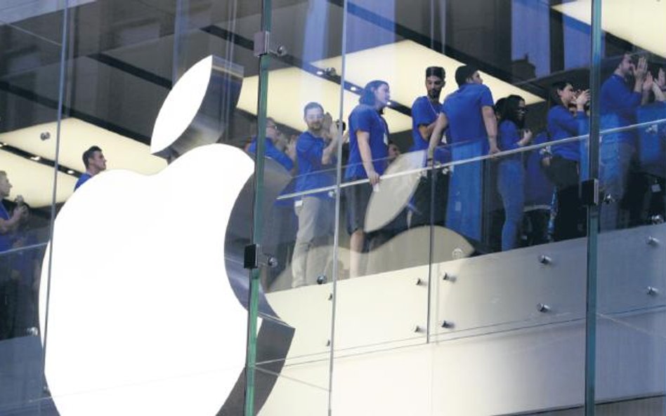 Apple to spółka, która szczególnie chętnie skupuje akcje i wypłaca dywidendy za pieniądze z emisji o