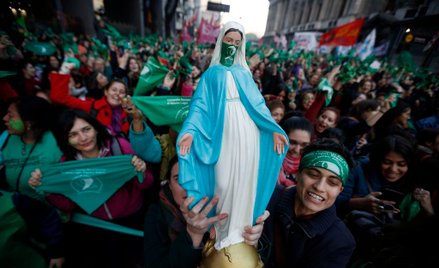 Argentynki z zielonymi chustkami chcą legalizacji aborcji