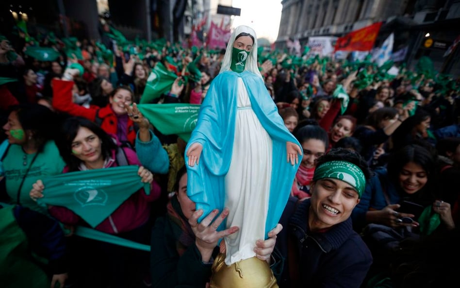 Argentynki z zielonymi chustkami chcą legalizacji aborcji