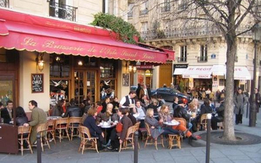 Paryż wychowuje kelnerów