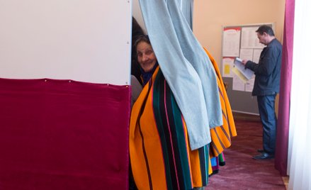 Dzielenie wyborców na „lepszych” i „gorszych” nie czyni polskiej polityki mądrzejszą. Na zdjęciu gło