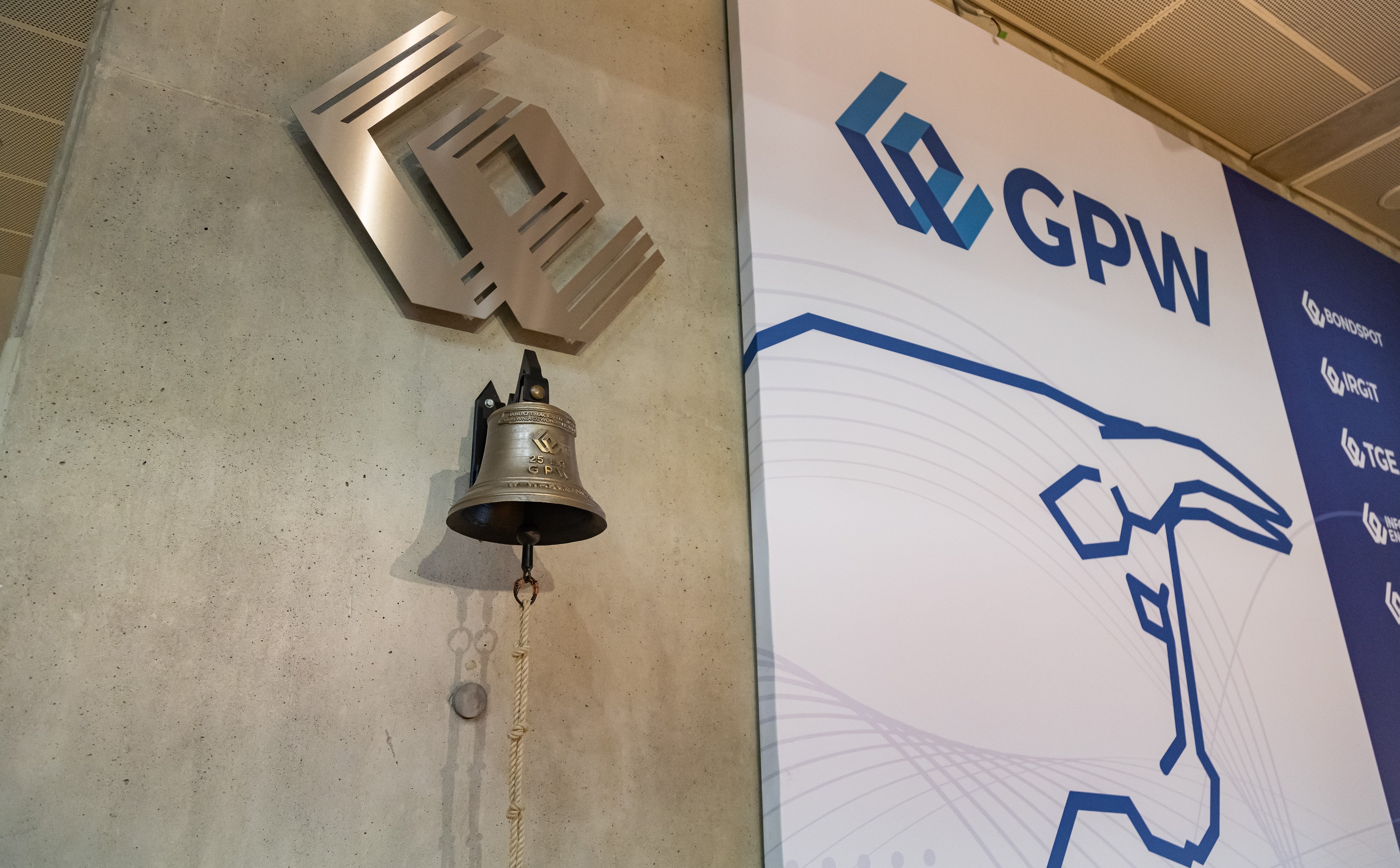 Czwartek na GPW: PZU mocniejsze po wynikach, Kruk dzieli zysk, faworyci DM BOŚ