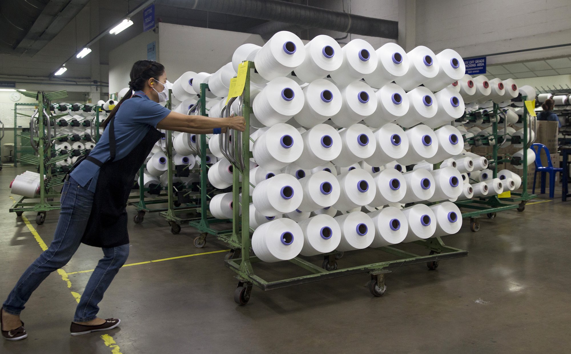 Miał być rozwiązaniem, okazał się problemem: Eksperci o poliestrze z recyklingu